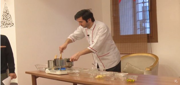 人参とグリーンピスの煮込み 2 - トルコ料理学校